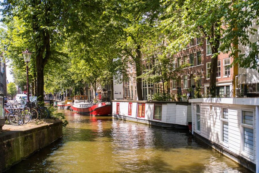 Amsterdam: Semi-Open Canal Boat Cruise - Picking the best time: weather, roof position, and staying dry