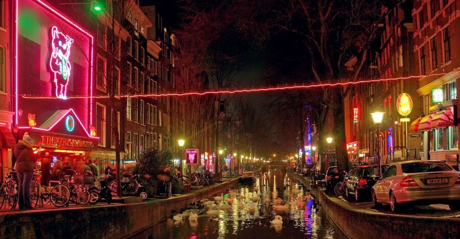 Amsterdam: Sex, Drugs, and Freedom Walking Tour - Dam Square and the Royal Palace: the start point for big ideas