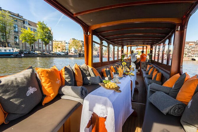 Amsterdam Small-Group Bike Tour With Canal Cruise, Drinks, Cheese - Guides, Bikes, and Traffic Reality: What You Should Expect