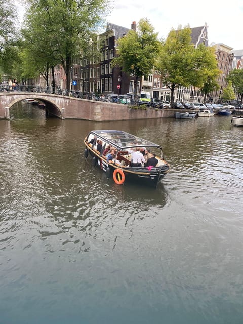 Amsterdam Small Group Canal Cruise inc Snacks/Drinks Winter - Unlimited Dutch drinks: what you actually get