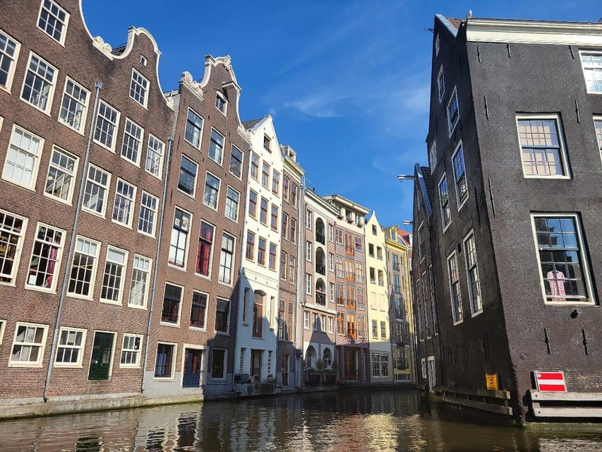Amsterdam: Small-Group Canal Cruise incl. Drinks and Snacks - Snacks and drinks that feel like part of the schedule