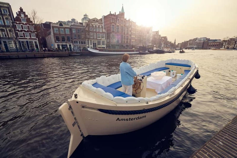 Amsterdam: Smoke & Cruise on covered Cannabis Boat With Bar - Should you book this Amsterdam Smoke & Cruise?
