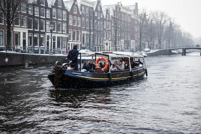 Amsterdam Smoke Friendly Cruise with drinks option & local guide - A one-hour Amsterdam canal cruise that targets the highlights