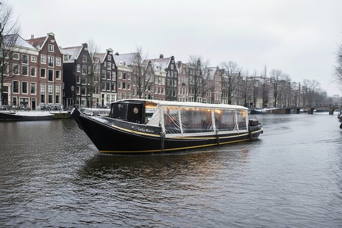 Amsterdam Smoke Friendly Cruise with drinks option & local guide - Smoke-friendly means plan your comfort first