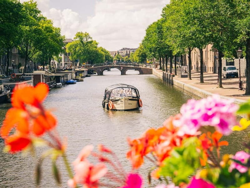 Amsterdam: Spanish Guided Open Boat Cruise with Bar Onboard - Hermitage Museum Views That Break Up the Bridge Loop