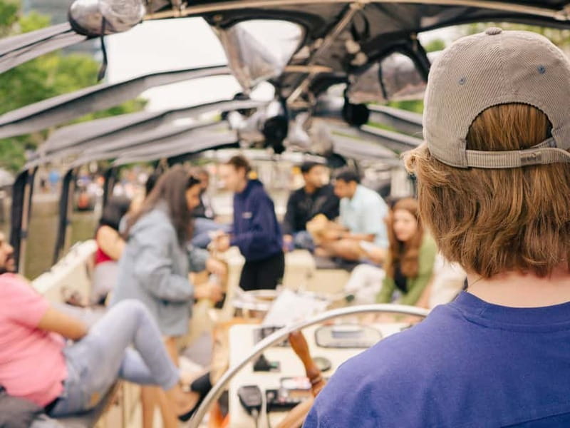 Amsterdam: Spanish Guided Open Boat Cruise with Bar Onboard - Onboard Drinks and Weather Reality: Staying Comfortable on an Open Boat
