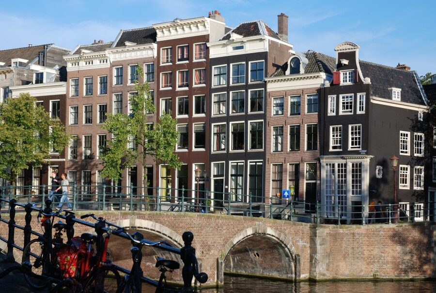 Amsterdam: Stedelijk Museum and 1-Hour Canal Cruise - Timing tips to avoid stress: pairing your Stedelijk slot with your boat time