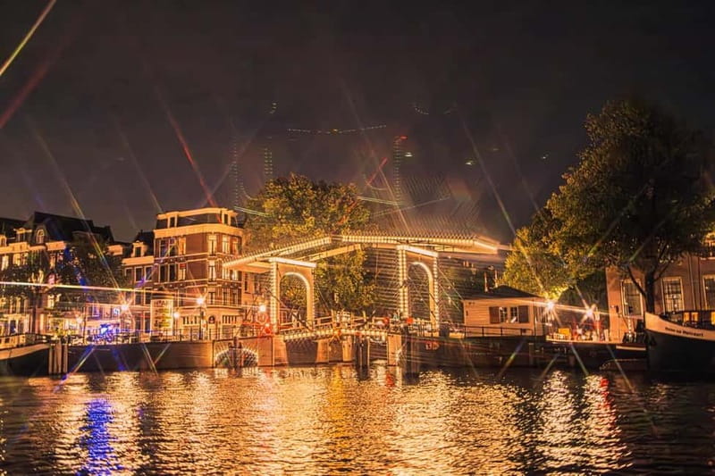Amsterdam: The Bulldog Boat Smoke-Friendly Cruise & 2 Drinks - Small Logistics That Make a Big Difference