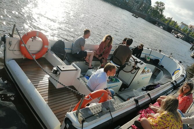 Amsterdam: The Bulldog Boat Smoke-Friendly Cruise & 2 Drinks - Night vs Late Afternoon: When the Canal Lights Make the Ride