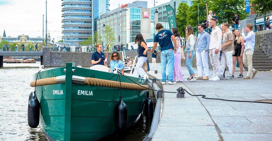 Amsterdam: The Newest Canal Cruise with Drink Option - One hour on UNESCO canals, why the format works