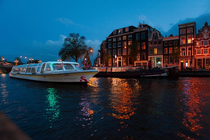 Amsterdam The Original Pizza Cruise with Unlimited Drinks - Where you board at StrommaDamrak, and what that means for timing