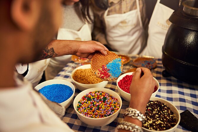Amsterdam: Traditional Dutch Syrup Waffle Making Workshop - Coffee or tea break, mingling, and why the room energy matters