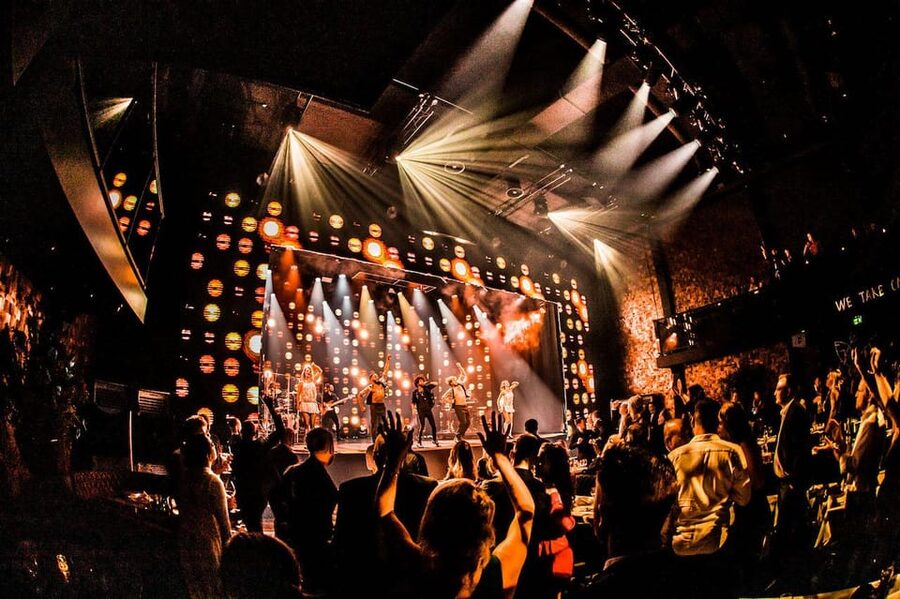 Amsterdam: VEGAS Dinner Show with 3-Course Sharing Menu - Key things to know before you go