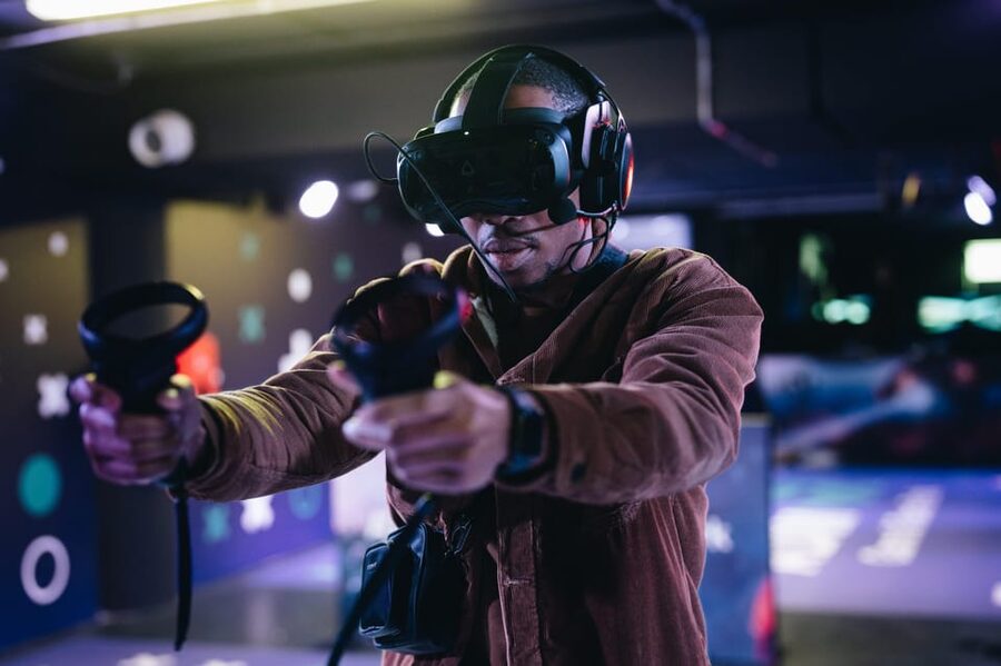 Amsterdam: VR Game Park Free-Roaming Experience - What the 25-minute session feels like, from briefing to play