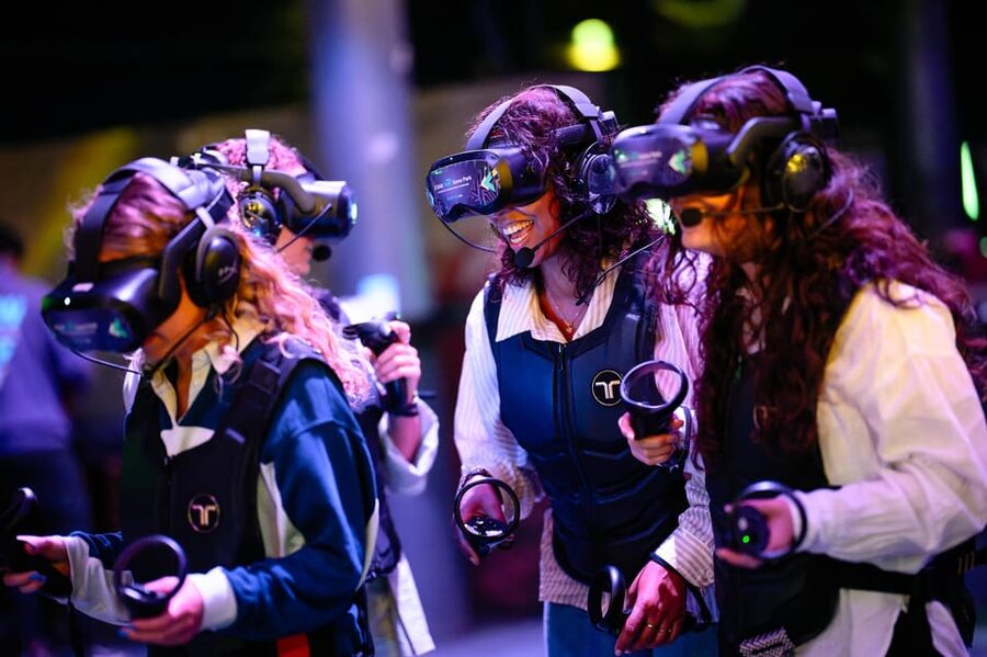 Amsterdam: VR Game Park Free-Roaming Experience - Practical tips to make your VR run go smoothly