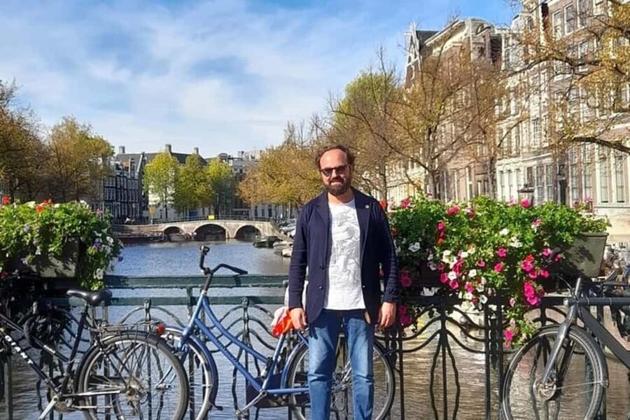 Amsterdam: Walking Tour of Historic Center - Meeting Point at Nieuwebrugsteeg 13, and What to Expect From the Route