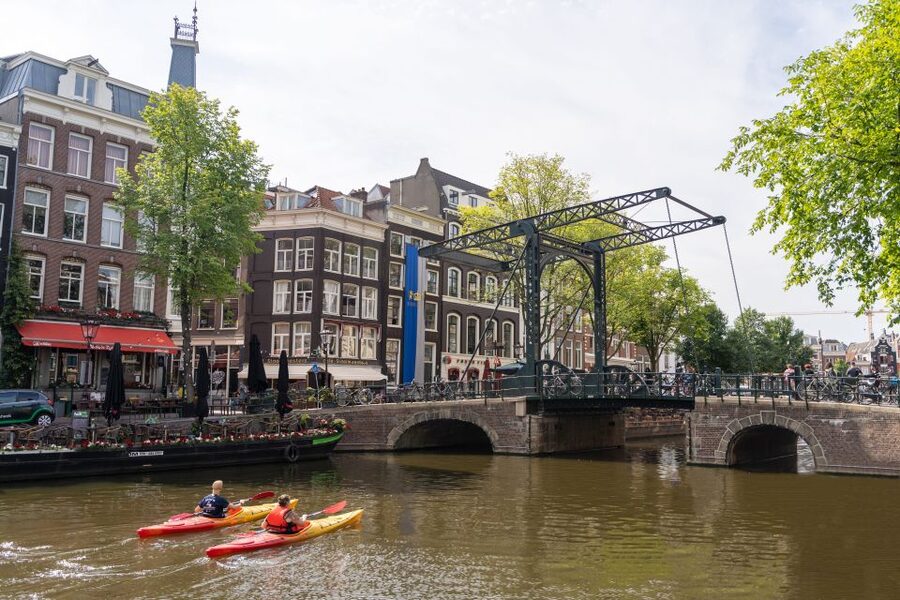 Amsterdam Walking Tour with Cheese Tasting - How the tour uses food to teach, not just feed