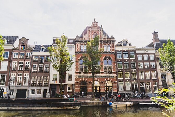 Amsterdam Walking Tour with Cheese Tasting - Starting at Beursplein, finding your guide fast