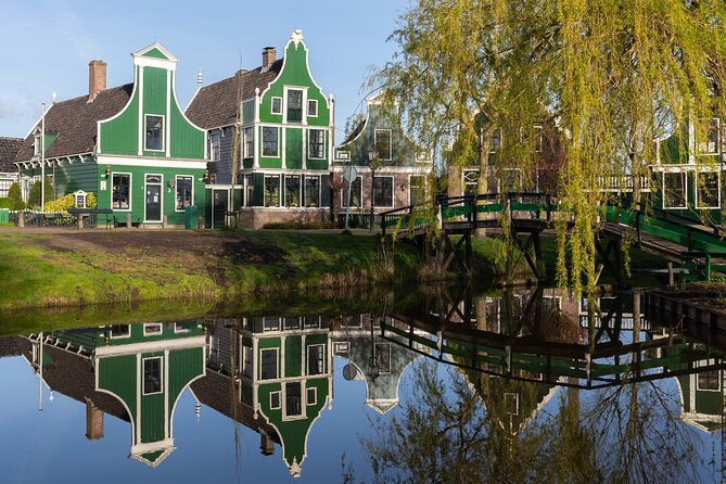 Amsterdam: Windmills, Cheese and Volendam Tour with Video Guide - What you should pack (and how to handle the cold wind)