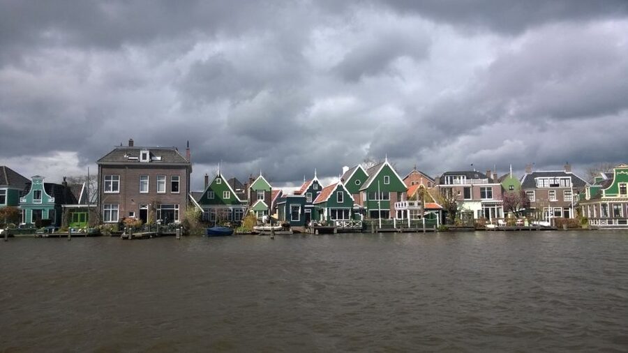 Amsterdam: Zaanse Schans 3-Hour Small Group Tour - The Zaanse Schans village walk, where the guide ties it together