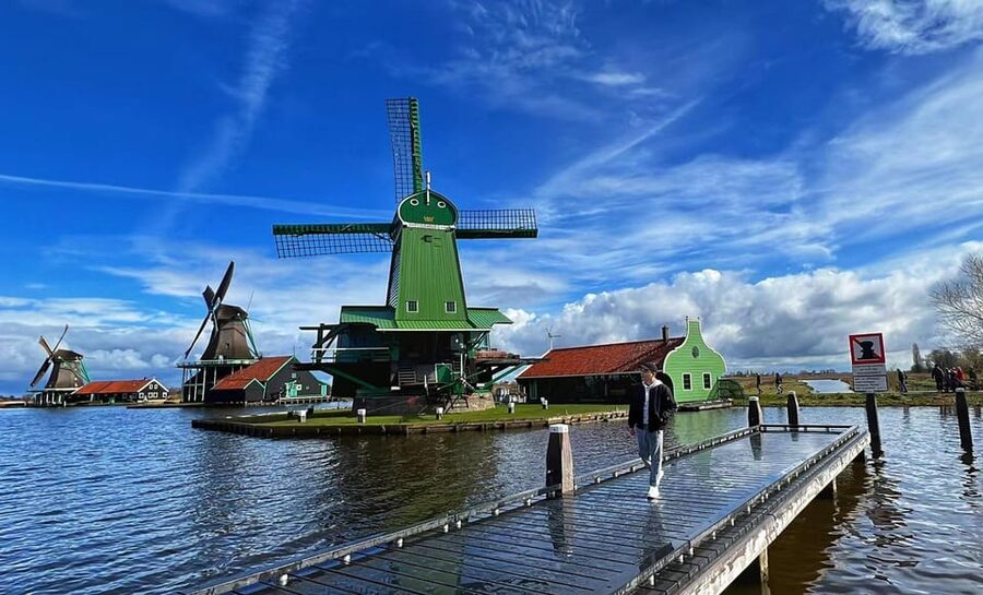 Amsterdam: Zaanse Schans and Giethoorn Day Trip with Cruise - The Comfort Details That Make a Long Day Feel Easier