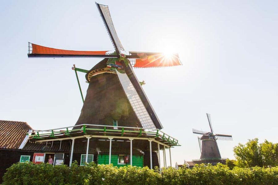 Amsterdam: Zaanse Schans, Marken, Volendam, & Edam Day Tour - Zaanse Schans Windmills: Up Close, Not Just on Postcards
