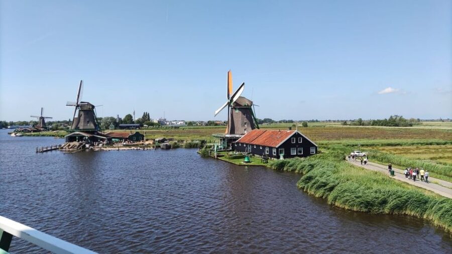 Amsterdam: Zaanse Schans Windmills Bike Tour with Guide - Why Zaanse Schans by Bike Feels More Dutch Than a Bus Stop