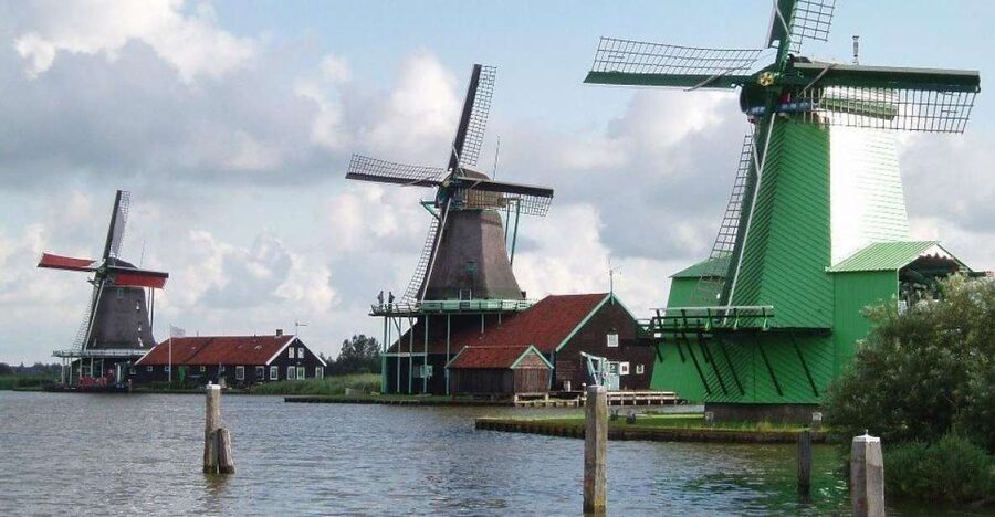 Amsterdam: Zaanse Schans Windmills Bike Tour with Guide - Getting From Amsterdam Centraal to Koog aan de Zaan, Clean and Straightforward