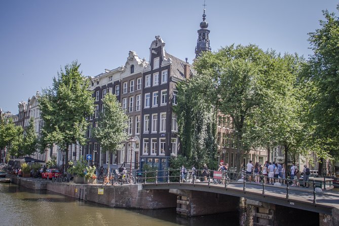 Anne Frank Private Bike Tour in Amsterdam - Language and guide style: how you avoid the usual tour frustration