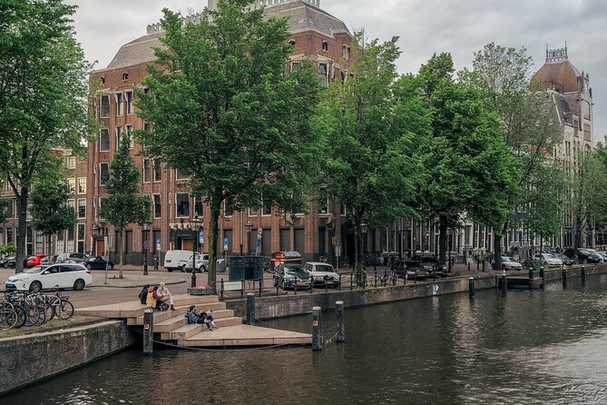 Anne Frank's Amsterdam Jewish History WWII Semi-Private 12ppl Max - Joods Verzetsmonument: Jewish resistance you can stand in front of