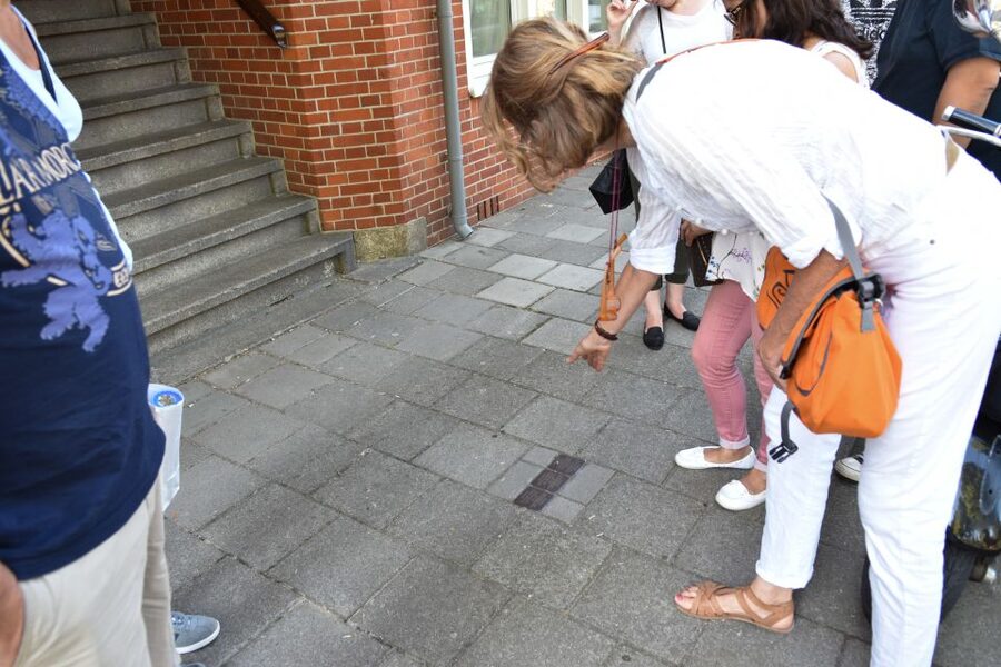 Anne Frank Story & Private 2-Hour Neighborhood Tour - Coffee included, and why that small extra matters