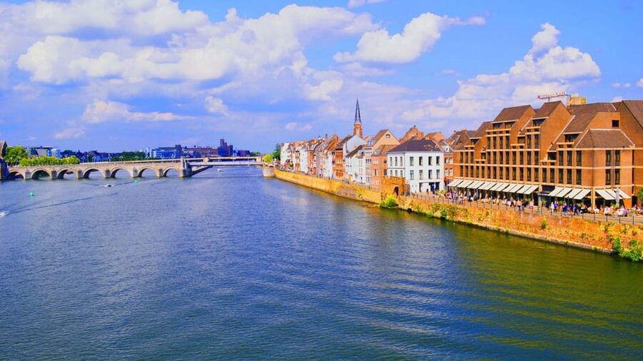 Best of Maastricht: Private Walking Tour with a Local - Maastricht Caves: underground tunnels that change your mental map