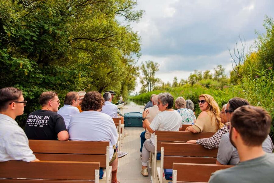 Biesbosch: National Park Cruise - Skipper stories in Dutch, English audio support, and how to follow comfortably