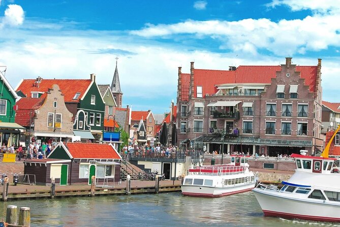 Bike rental Volendam - Explore the Countryside of Amsterdam - Why Biking Volendam’s Dikes Changes the Way You See Amsterdam