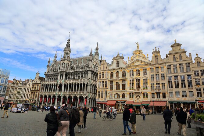 Charms of Brussels and Bruges Day Trip from Amsterdam - Brussels highlights: Atomium, UNESCO central square, and Tintin mural stops