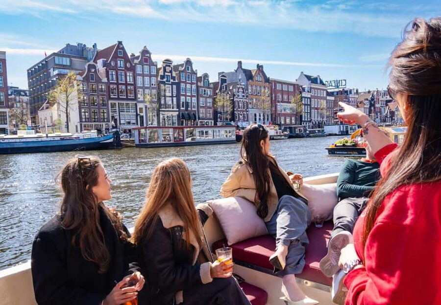 Cheese & Drinks Guided Amsterdam Boat Tour, All Inclusive - Key things I’d bank on before you go