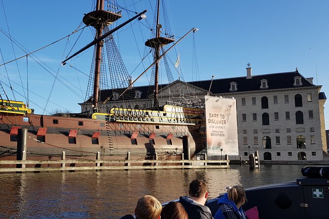 Classic Salonboat Tour in Amsterdam Including Cheese and Wine - A one-hour cruise where cheese and wine actually make sense