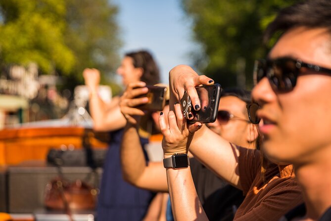Classic Salonboat Tour in Amsterdam Including Cheese and Wine - The UNESCO canal ring, explained as you glide through the Grachtengordel