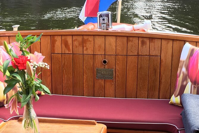 Cruise Amsterdam like a Local — Small Group 12 pax - What You Get on Board: Heated Windows, Extra Blankets, and an Open Bar