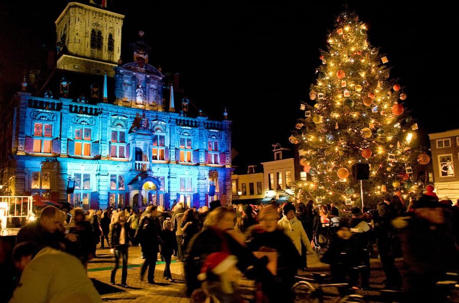 Delft: Christmas Walk with Oliebollen and Glühwein - A 90-minute Delft Christmas walk built around taste and craft