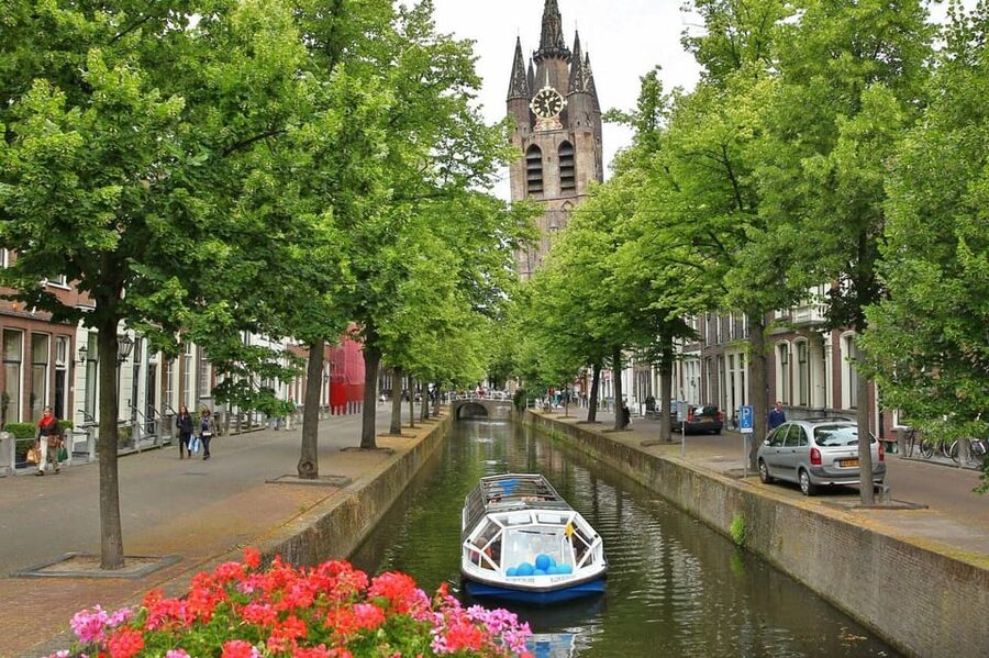 Delft: City Center Walking Tour - Delft City Hall, the Traditional Meathouse, and Civic Pride