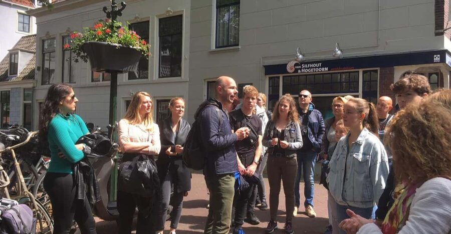 Delft: City Center Walking Tour - Vermeer Centrum Delft and the Delft Blue Connection