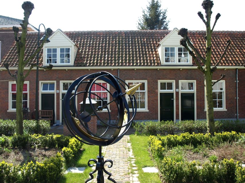 Delft: Guided Walking Tour - Inside the New Church: royal tombs and practical value