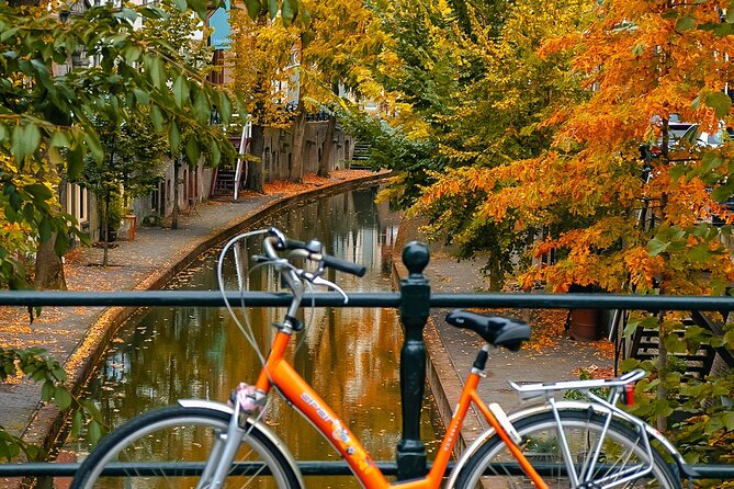 Discover Our Utrecht: Limited Group Size + Optional Extras - Entering Utrecht on a canal-first walking route