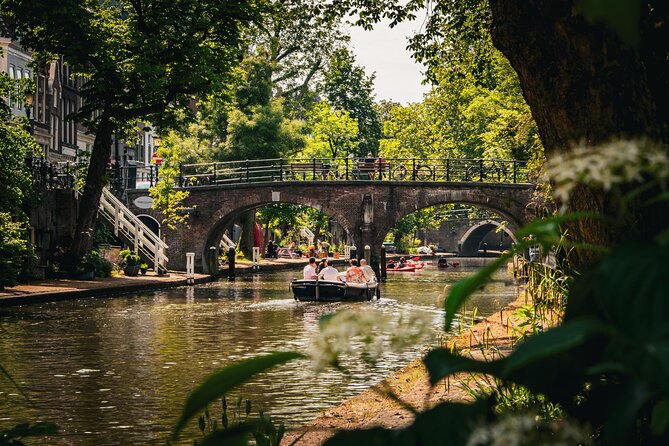 Discover Our Utrecht: Limited Group Size + Optional Extras - Snack during the walk, lunch after: the value of being fed