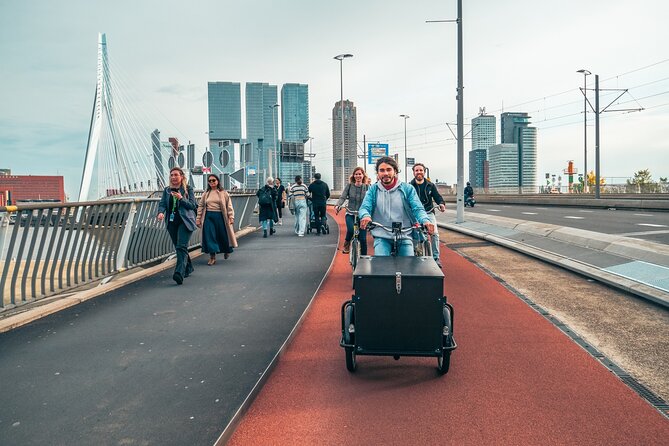 Discover Rotterdam: Classic Highlights Bike Tour with a Local - De Oude Binnenweg break: an easy reset that locals actually use