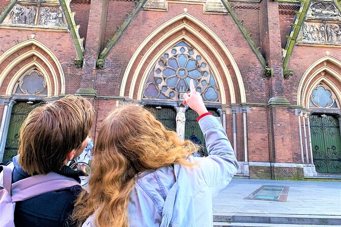 Discover Utrecht with a self-guided Outside Escape city game tour - Stop 1: Watertoren Lauwerhof, a water tower built into the courtyard