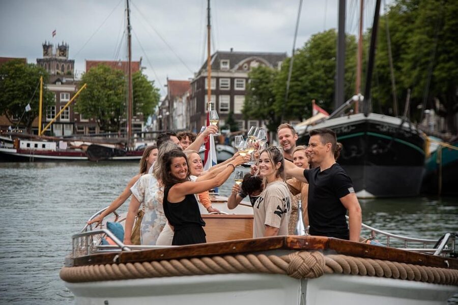 Dordrecht: City Canal Cruise - Should you book the Dordrecht canal cruise?