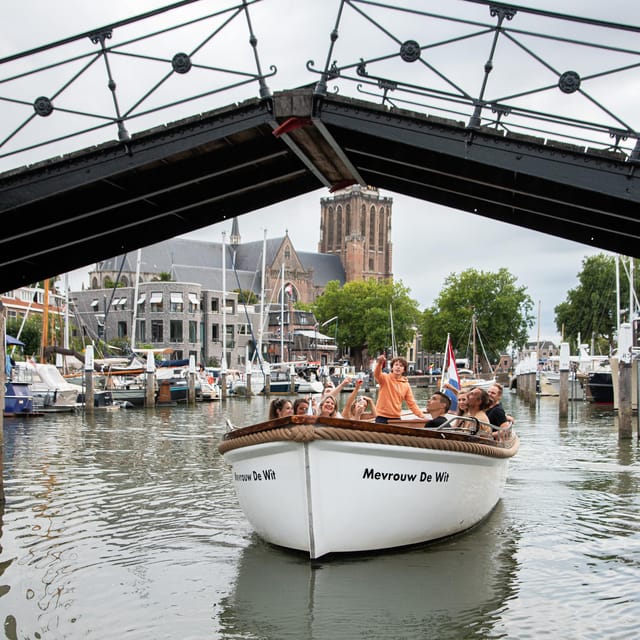 Dordrecht: City Canal Cruise - Dordrecht canal cruising starts at Grote Appelsteiger
