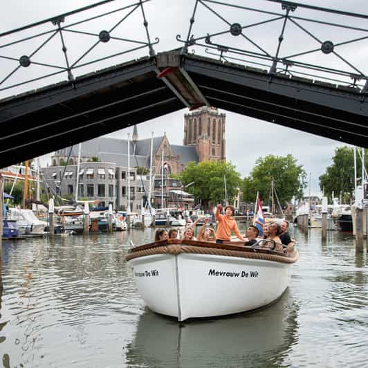 Dordrecht: City Canal Cruise - An open-boat sloop with rain protection built in